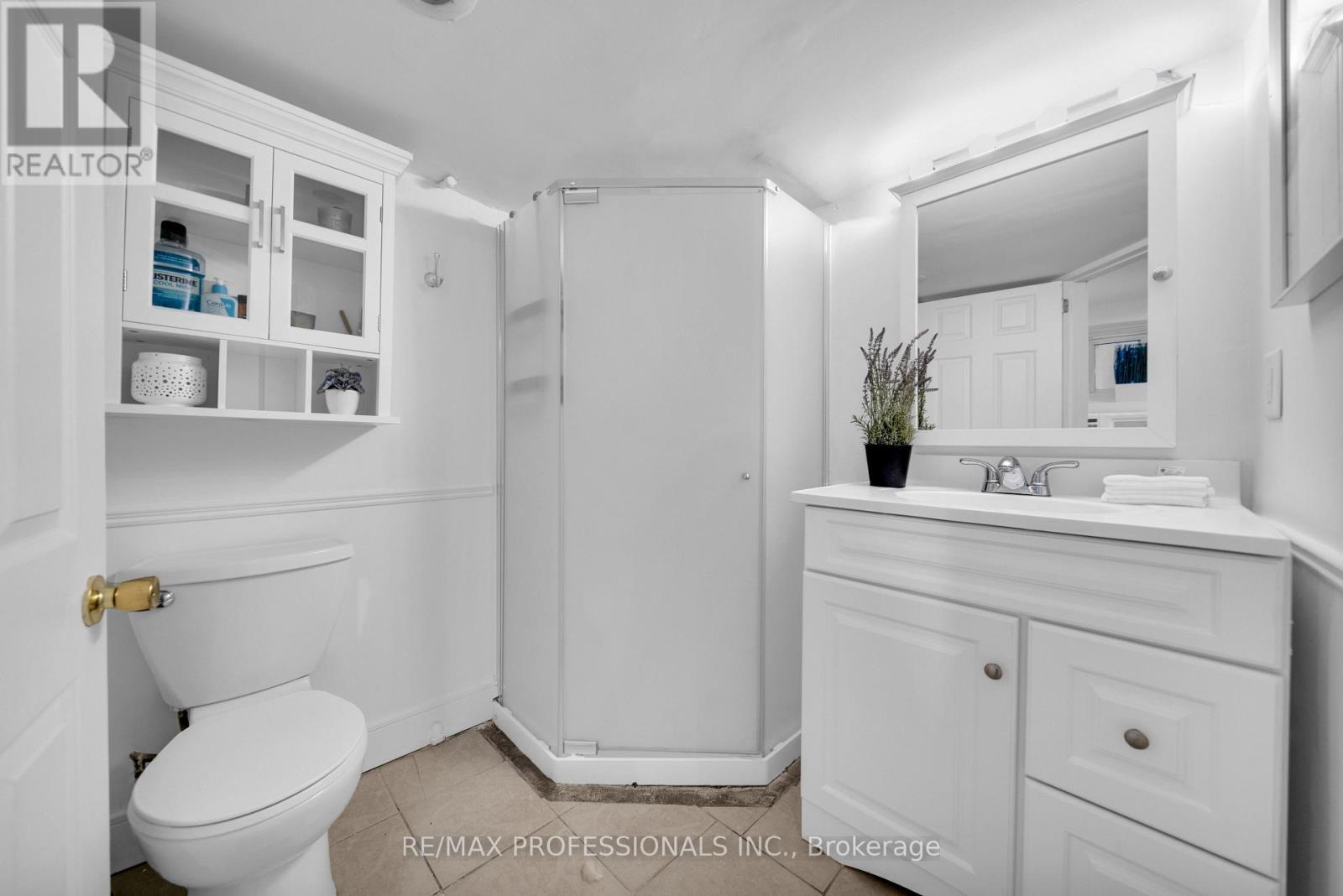 Lower - 176 Sixth Street, Toronto, Ontario  M8V 3A5 - Photo 8 - W12596788