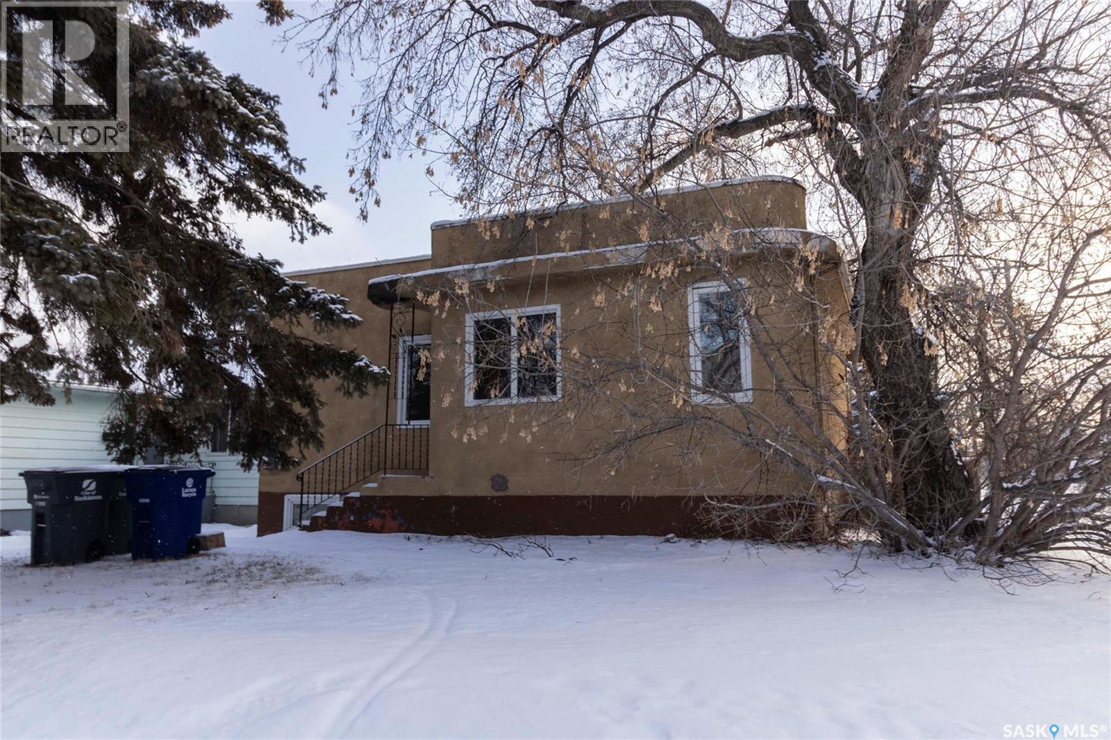 1302 11th Street E, Saskatoon, Saskatchewan  S7H 0G5 - Photo 1 - SK025113