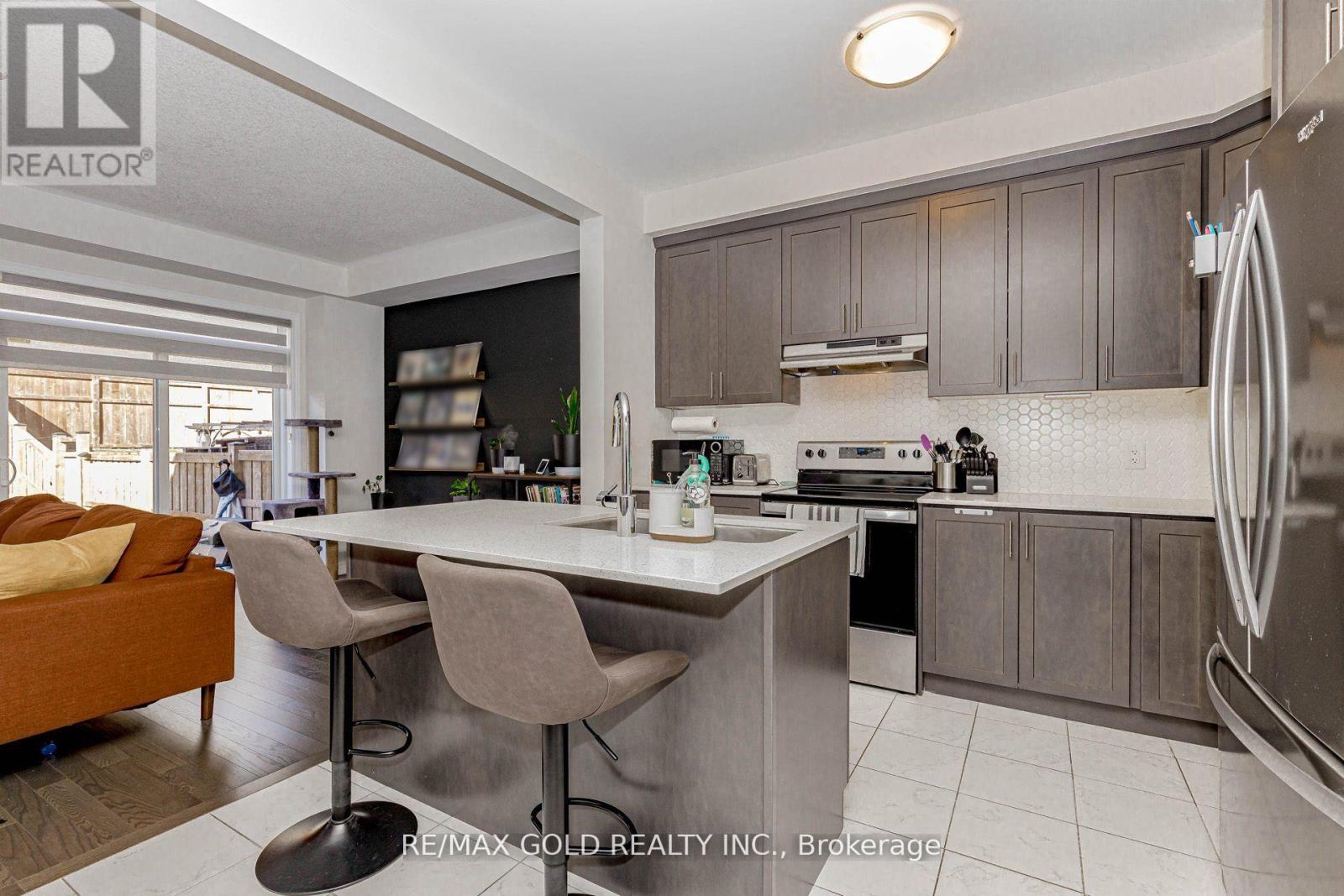 46 Reistwood Drive, Kitchener, Ontario  N2R 0N8 - Photo 11 - X12596794