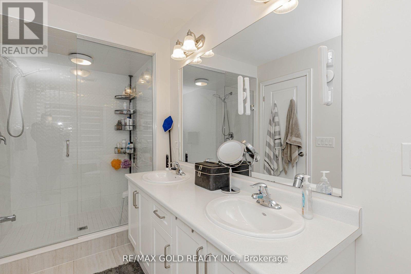 46 Reistwood Drive, Kitchener, Ontario  N2R 0N8 - Photo 25 - X12596794