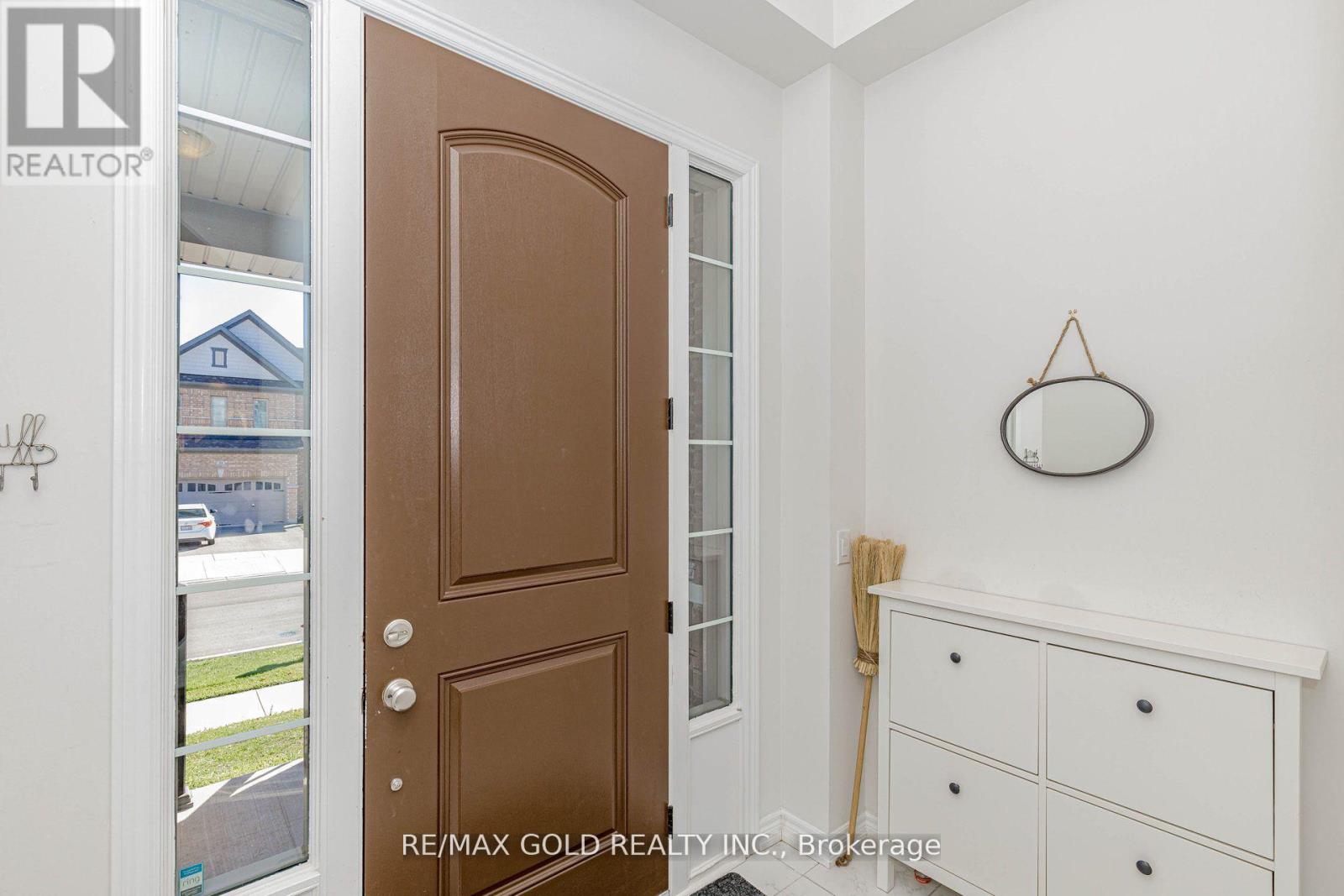 46 Reistwood Drive, Kitchener, Ontario  N2R 0N8 - Photo 4 - X12596794