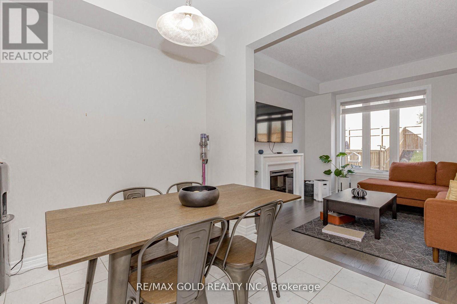 46 Reistwood Drive, Kitchener, Ontario  N2R 0N8 - Photo 7 - X12596794