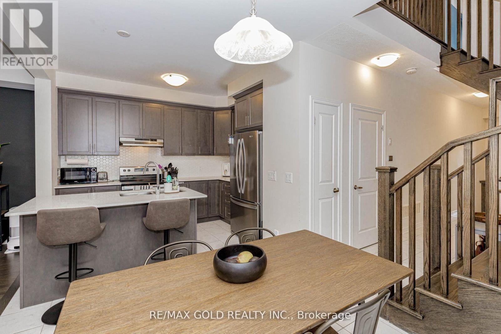 46 Reistwood Drive, Kitchener, Ontario  N2R 0N8 - Photo 9 - X12596794