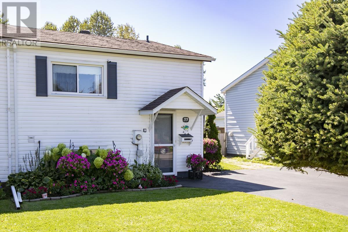 33 Breton Rd, Sault Ste. Marie, Ontario P6B 5S9 - Photo 2 - SM252726