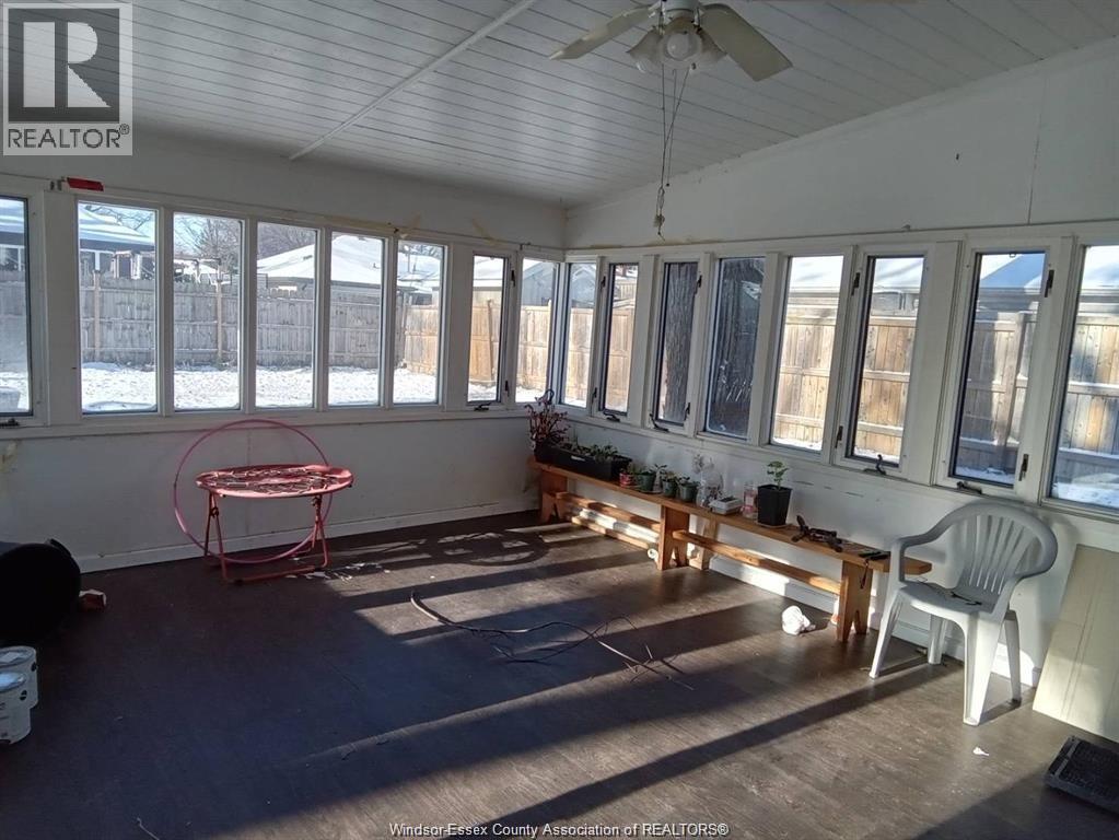 3277 Dominion, Windsor, Ontario N9E 2N6 - Photo 3 - 25030935