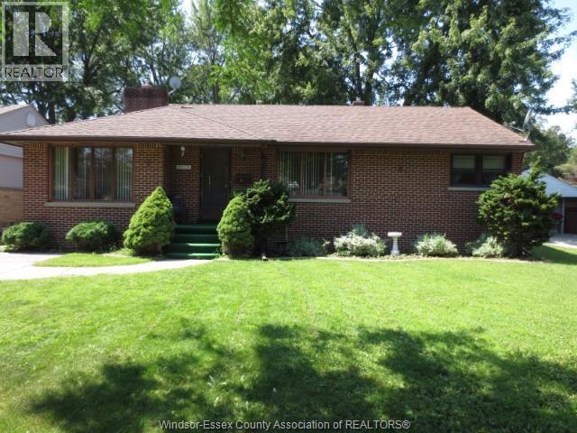 3277 Dominion, Windsor, Ontario N9E 2N6 - Photo 2 - 25030935