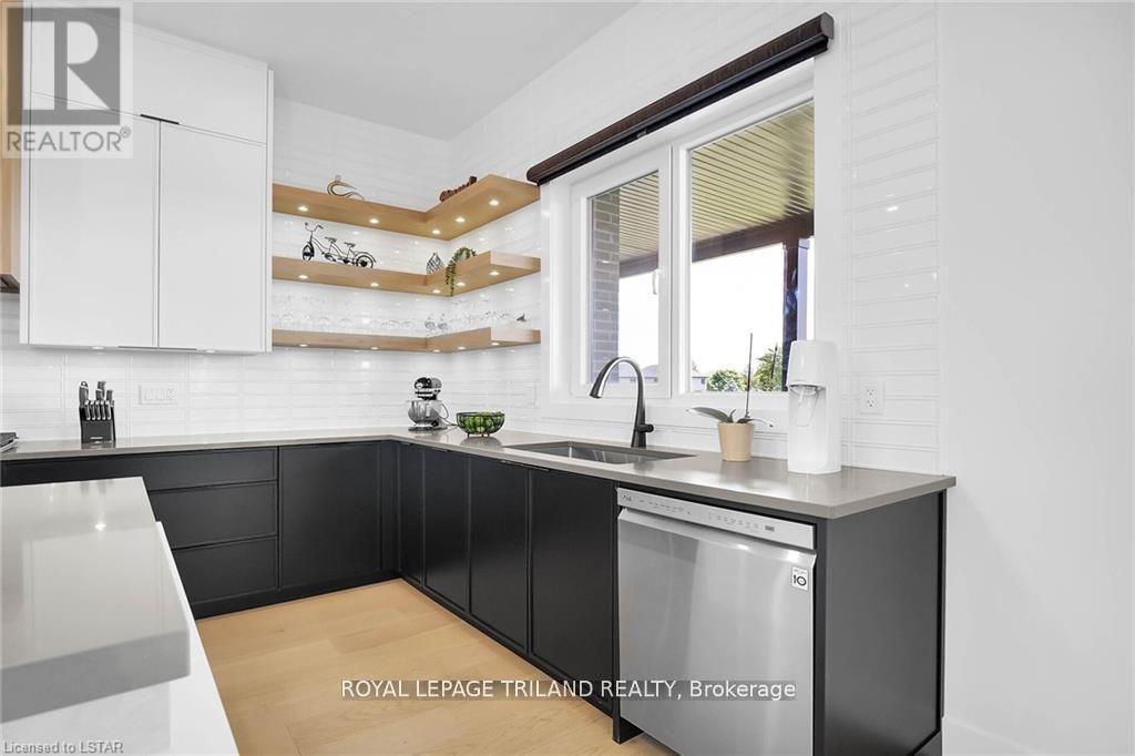 7353 Silver Creek Circle, London South, Ontario  N6P 1H6 - Photo 7 - X12596878