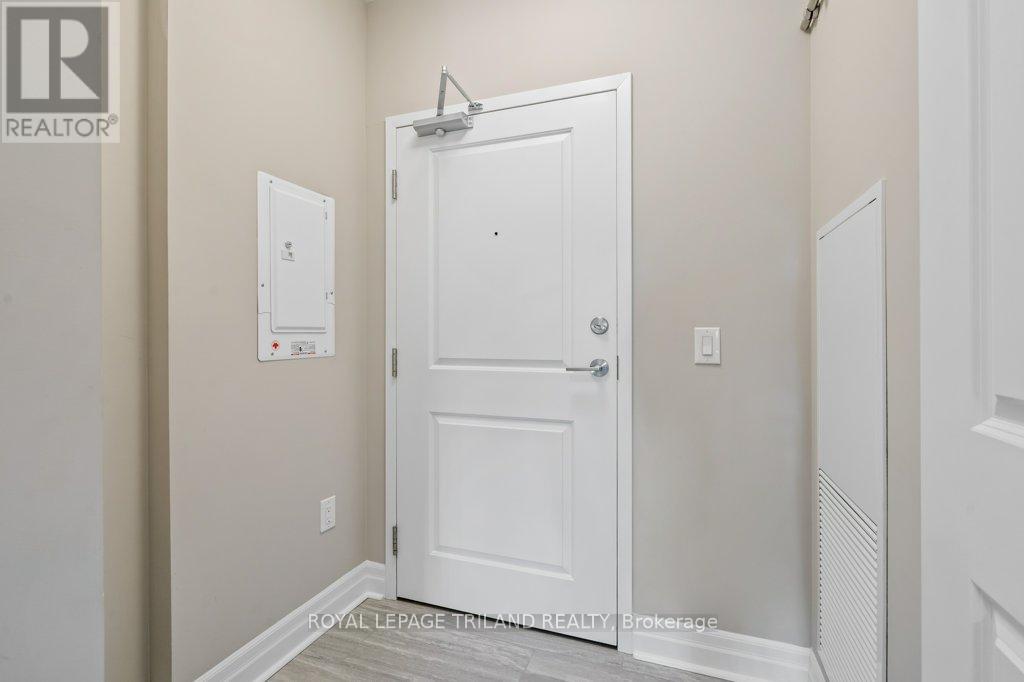 504 - 1200 Commissioners Road W, London South, Ontario  N6K 0J7 - Photo 4 - X12597078