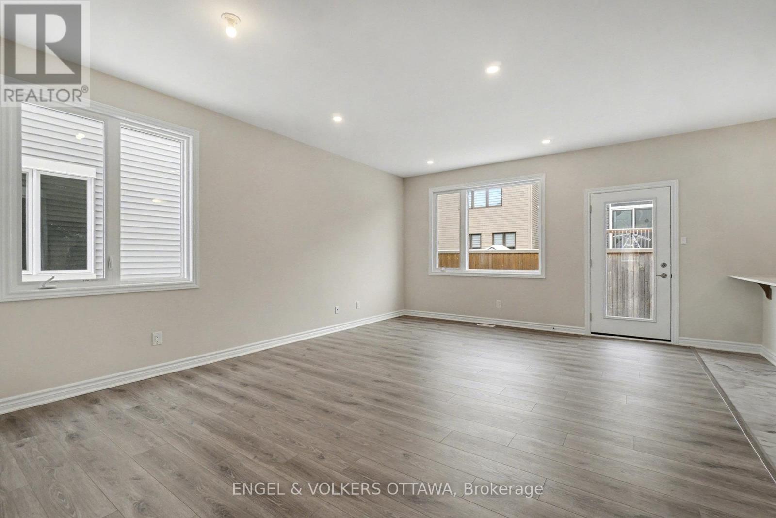 161 Ryan Reynolds Way, Ottawa, Ontario  K4A 5T7 - Photo 3 - X12596856