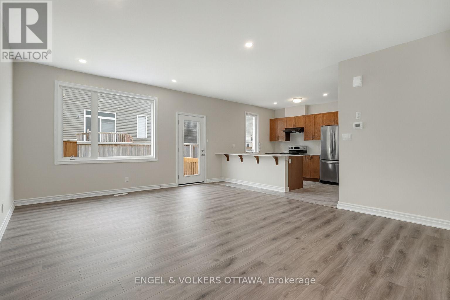 161 Ryan Reynolds Way, Ottawa, Ontario  K4A 5T7 - Photo 4 - X12596856