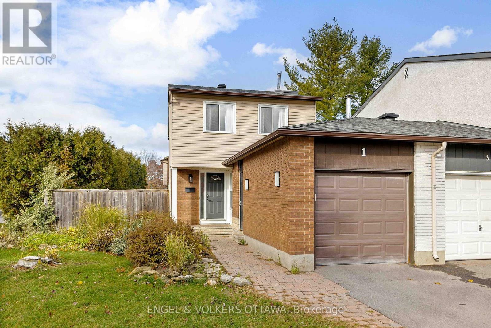 1 BERKSHIRE WAY, Ottawa, Ontario