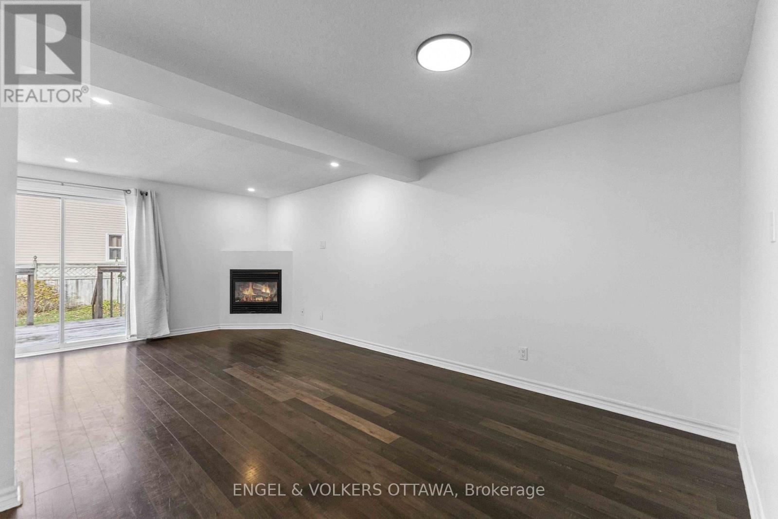 1 Berkshire Way, Ottawa, Ontario  K2J 2B1 - Photo 6 - X12596880