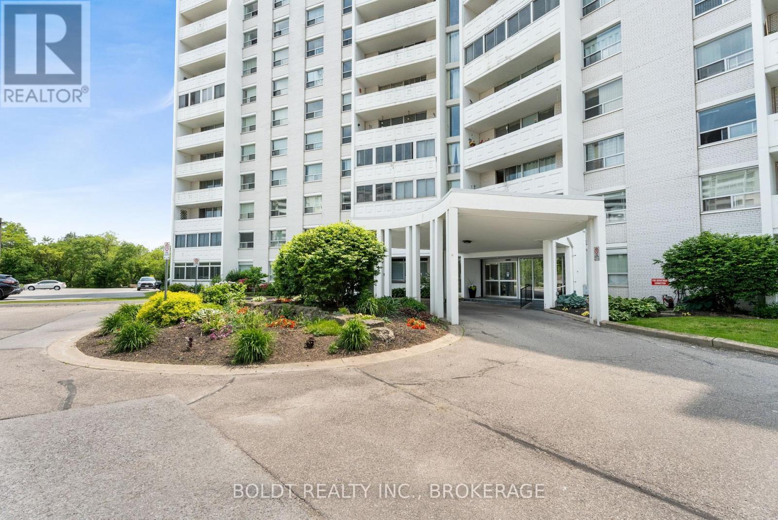 902 - 35 Towering Heights Boulevard, St. Catharines (Glendale/glenridge), Ontario  L2T 3G8 - Photo 2 - X12596886