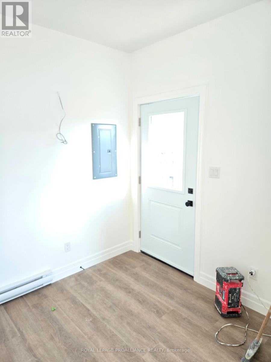 2 - 45 Heber Street, Quinte West, Ontario  K8V 1M8 - Photo 2 - X12597024
