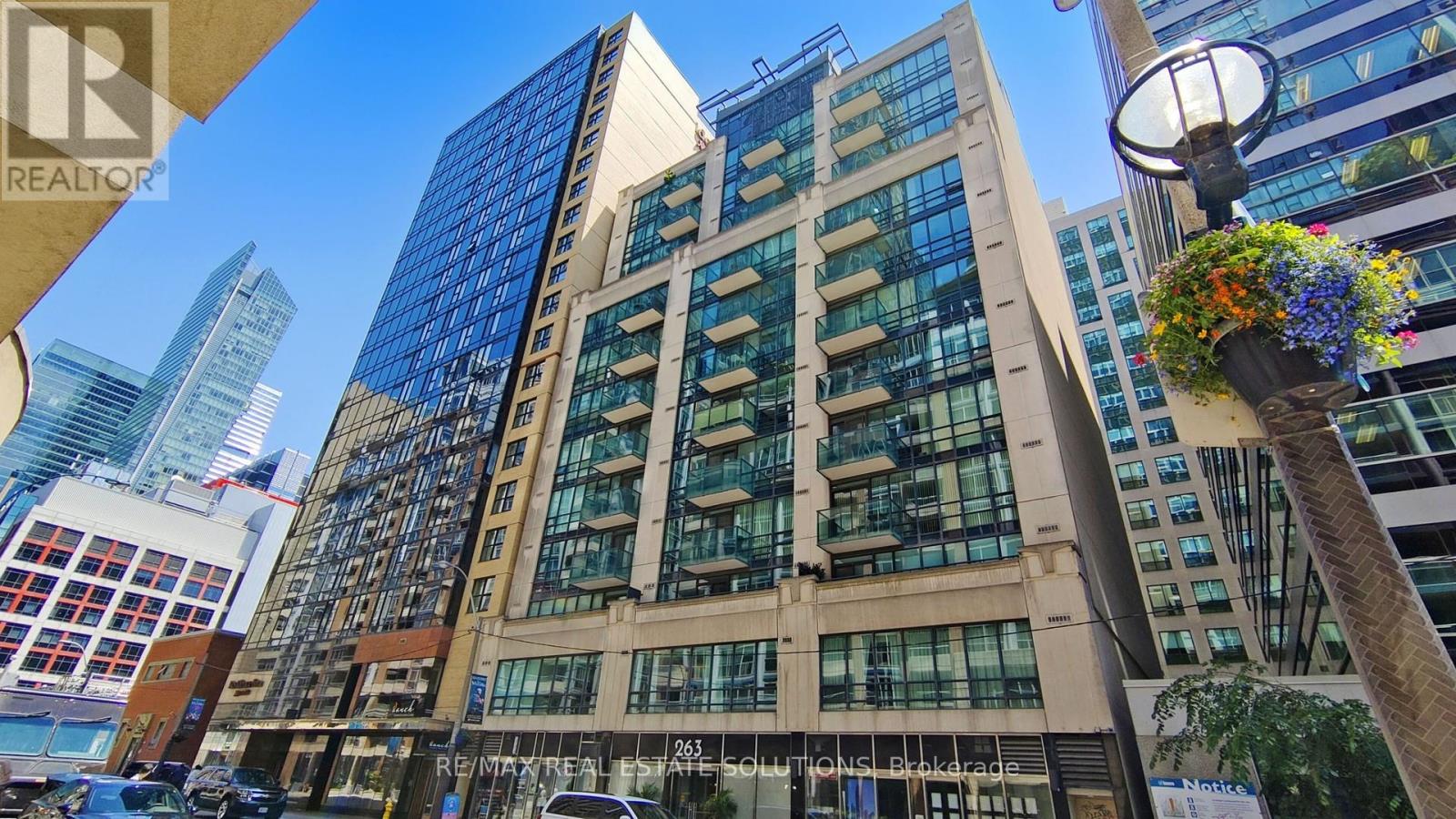 302 - 263 WELLINGTON STREET W, Toronto, Ontario