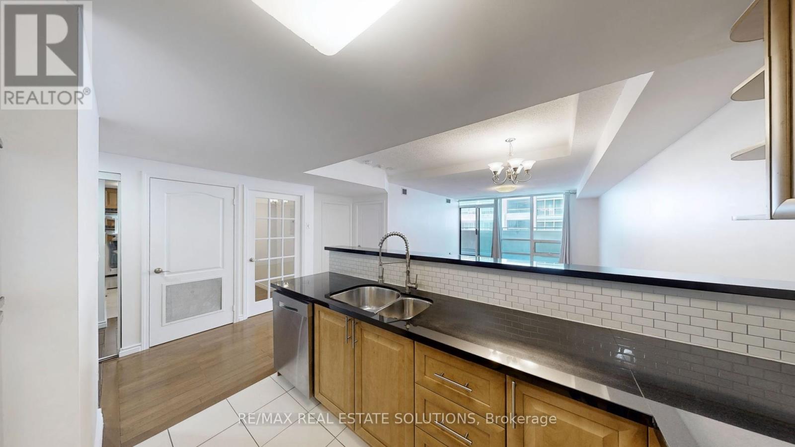 302 - 263 Wellington Street W, Toronto, Ontario  M5V 3E6 - Photo 10 - C12596846