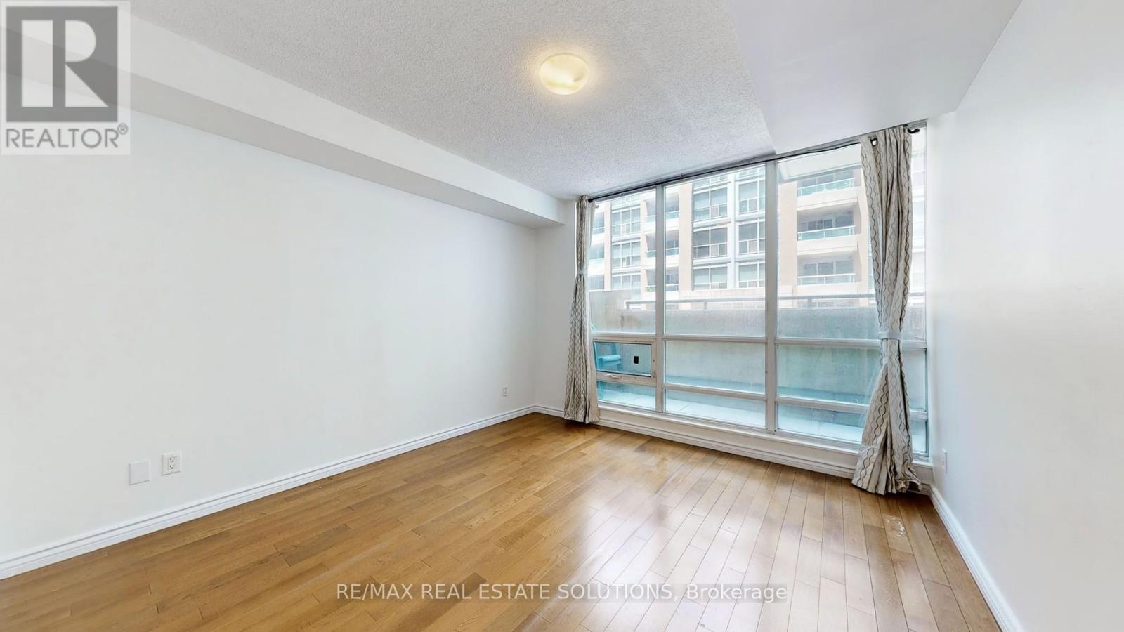 302 - 263 Wellington Street W, Toronto, Ontario  M5V 3E6 - Photo 11 - C12596846