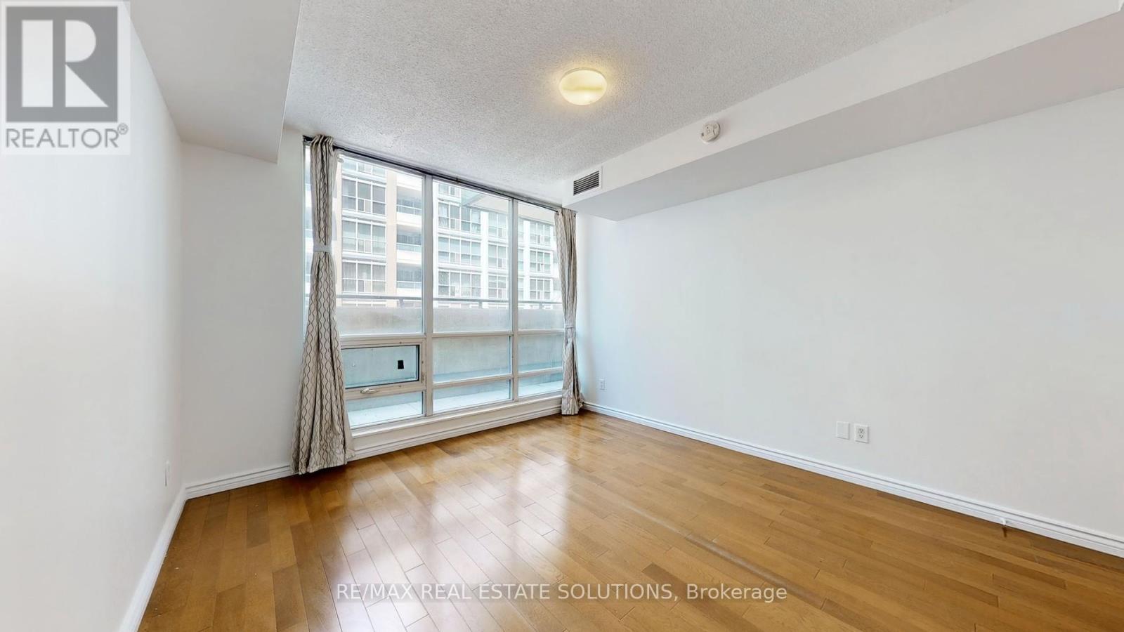 302 - 263 Wellington Street W, Toronto, Ontario  M5V 3E6 - Photo 12 - C12596846
