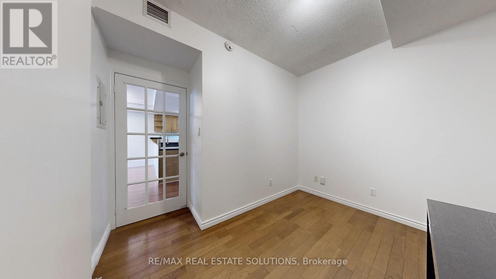 302 - 263 Wellington Street W, Toronto, Ontario  M5V 3E6 - Photo 17 - C12596846