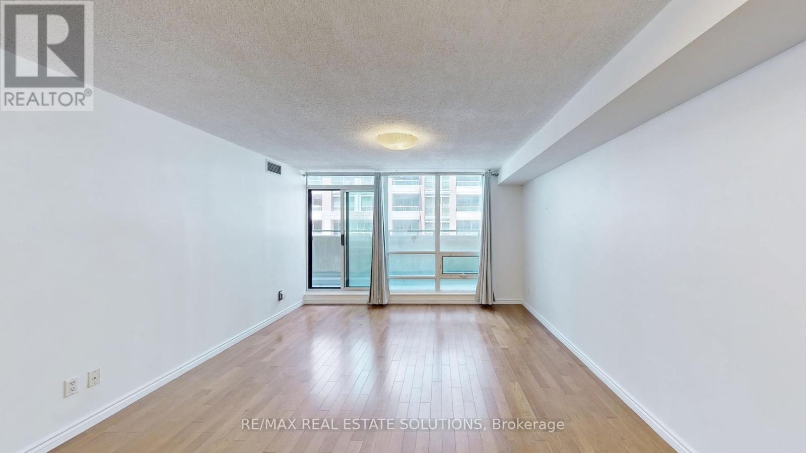 302 - 263 Wellington Street W, Toronto, Ontario  M5V 3E6 - Photo 3 - C12596846
