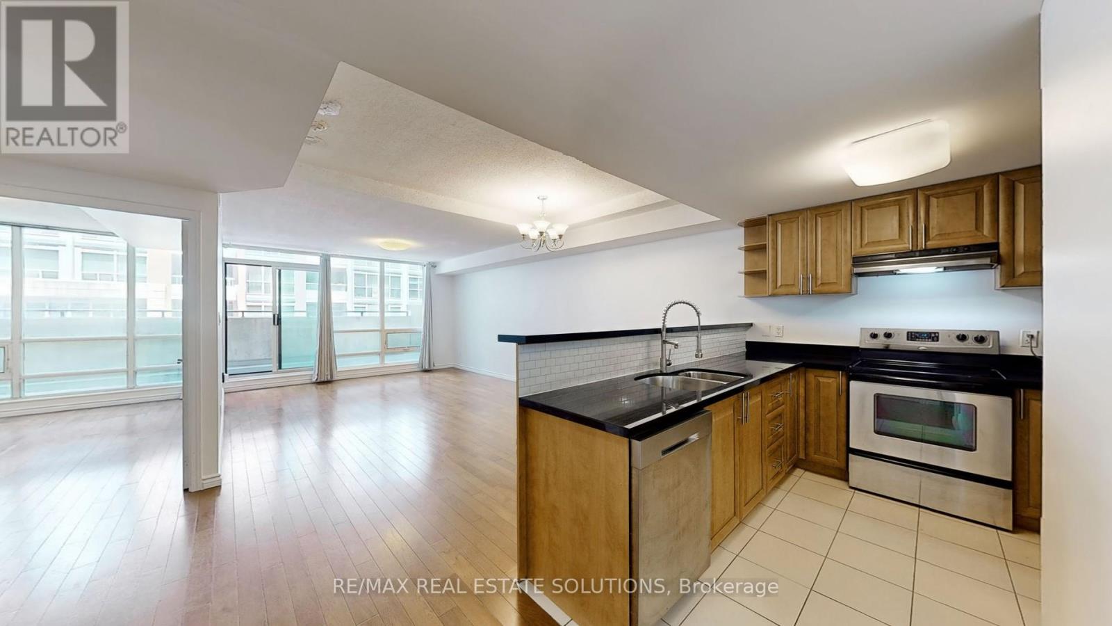 302 - 263 Wellington Street W, Toronto, Ontario  M5V 3E6 - Photo 7 - C12596846