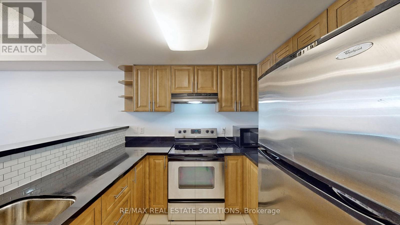 302 - 263 Wellington Street W, Toronto, Ontario  M5V 3E6 - Photo 8 - C12596846