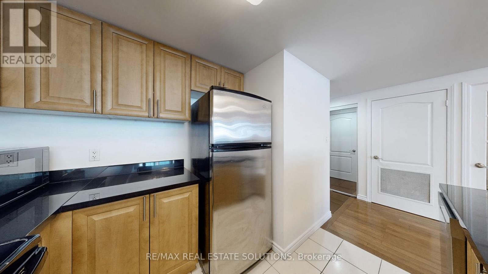 302 - 263 Wellington Street W, Toronto, Ontario  M5V 3E6 - Photo 9 - C12596846