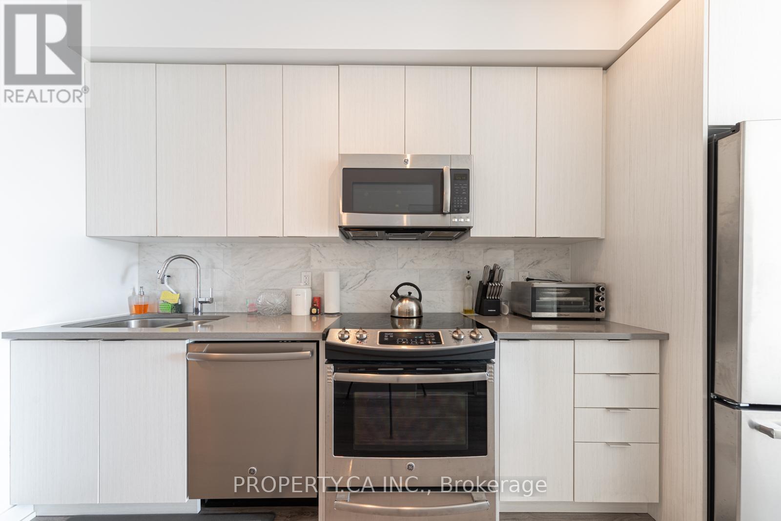 530 - 50 Bruyeres Mews, Toronto (Waterfront Communities), Ontario  M5V 0H8 - Photo 10 - C12596952