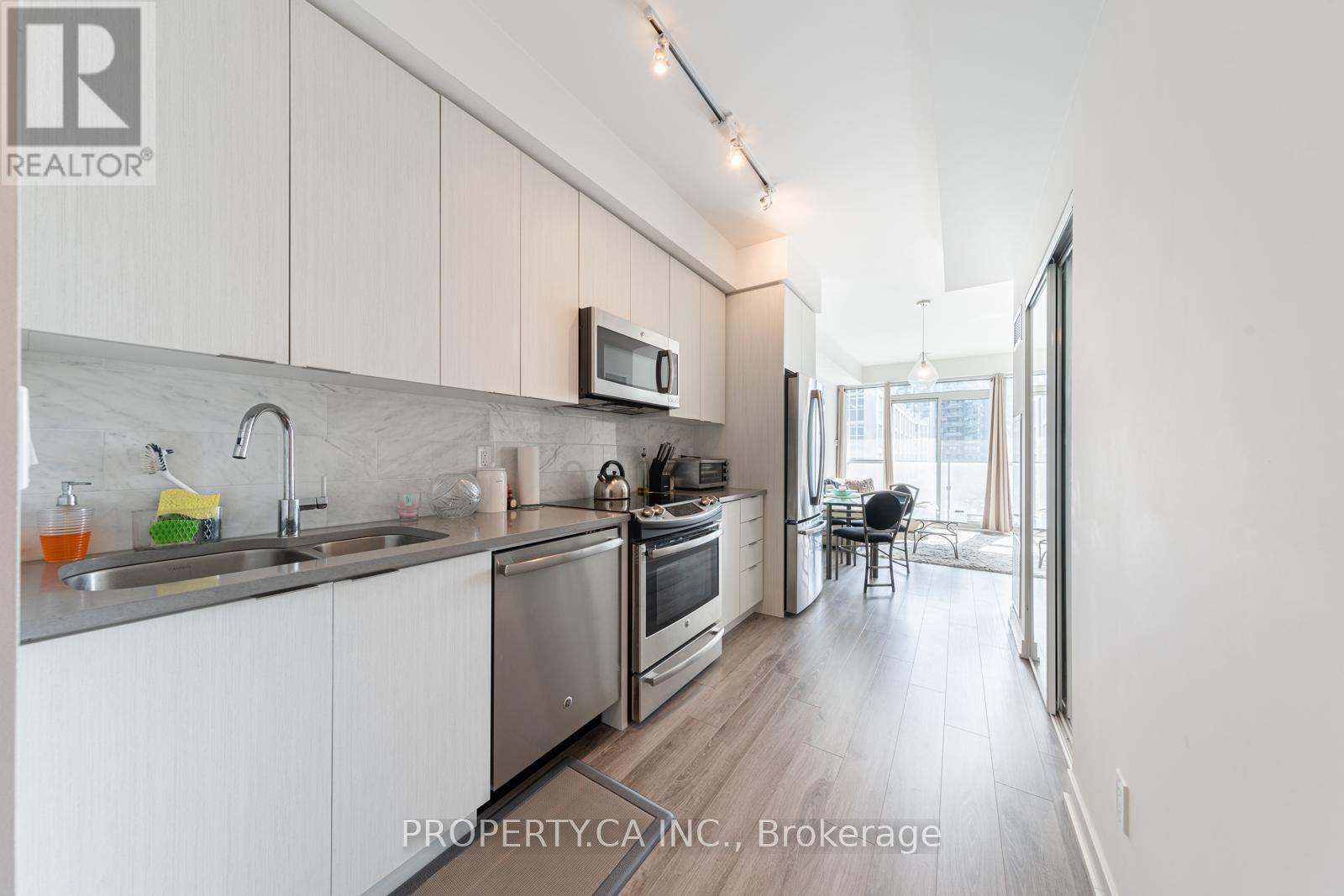 530 - 50 Bruyeres Mews, Toronto (Waterfront Communities), Ontario  M5V 0H8 - Photo 11 - C12596952
