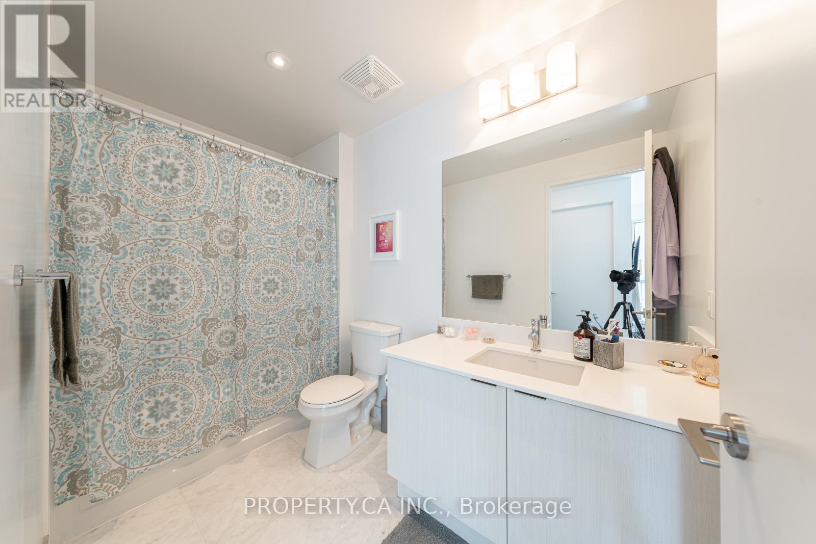 530 - 50 Bruyeres Mews, Toronto (Waterfront Communities), Ontario  M5V 0H8 - Photo 2 - C12596952