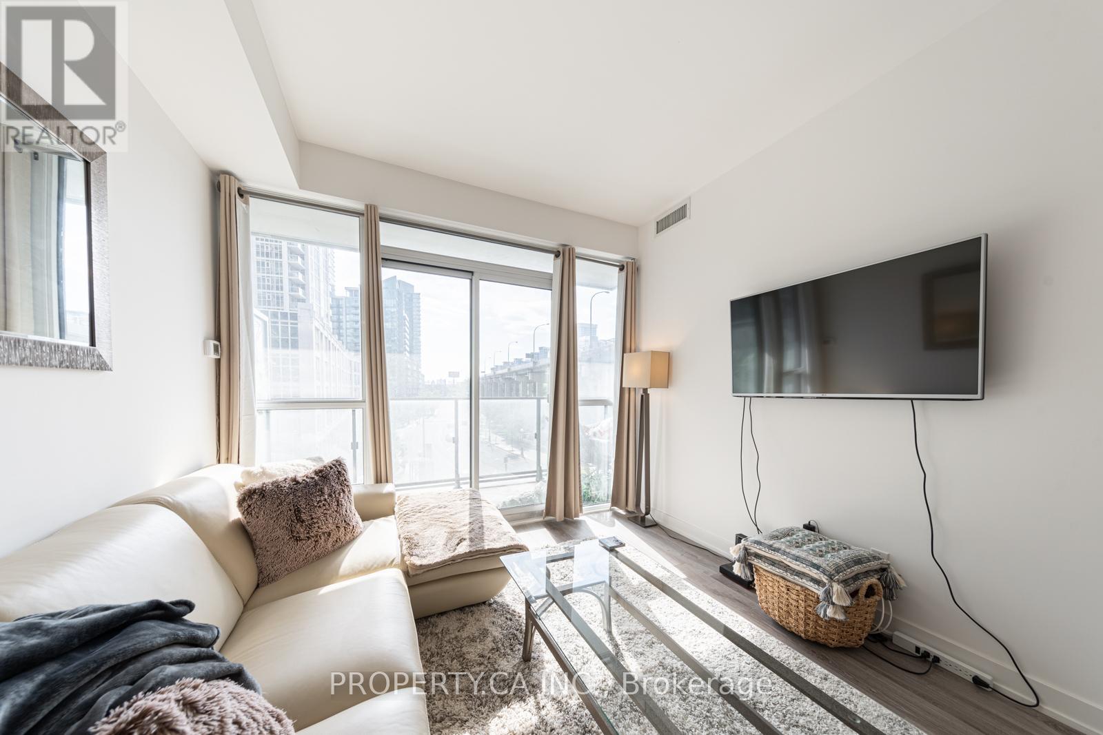 530 - 50 Bruyeres Mews, Toronto (Waterfront Communities), Ontario  M5V 0H8 - Photo 5 - C12596952