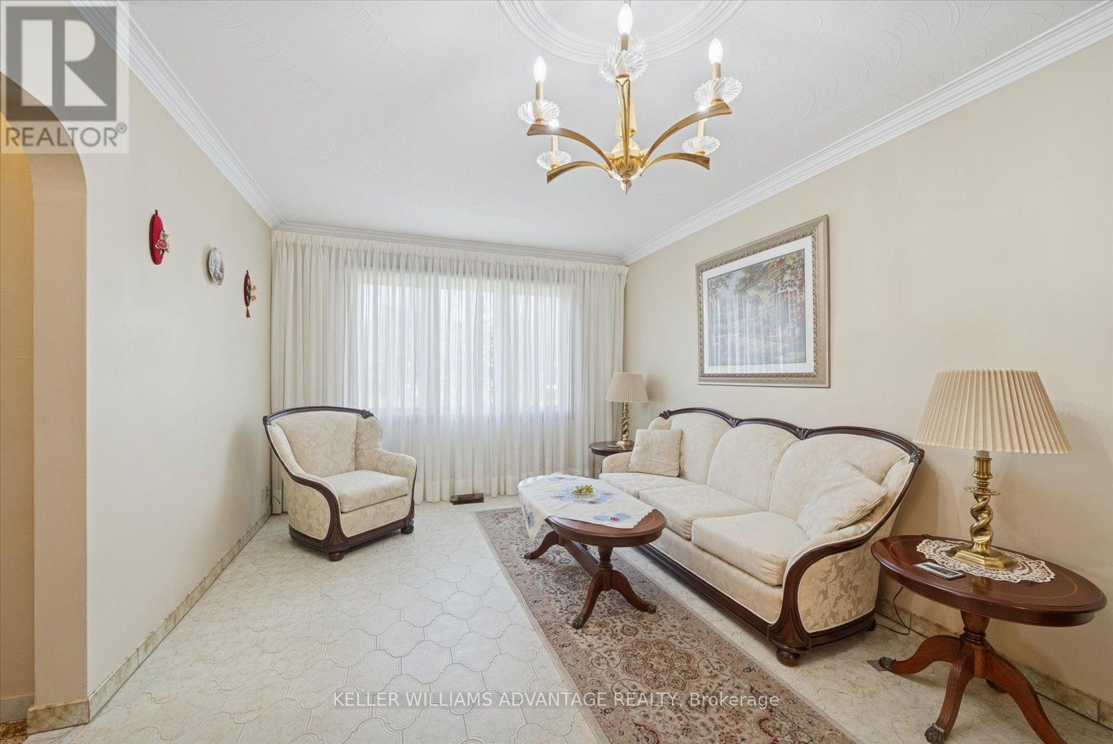 63 Boem Avenue, Toronto, Ontario  M1R 3T4 - Photo 4 - E12596918