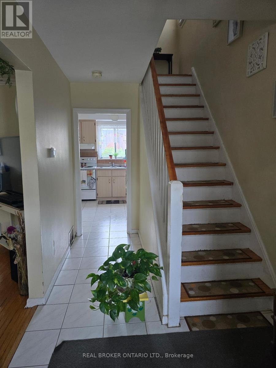 82 Minerva Avenue, Toronto, Ontario  M1M 1V5 - Photo 4 - E12597052