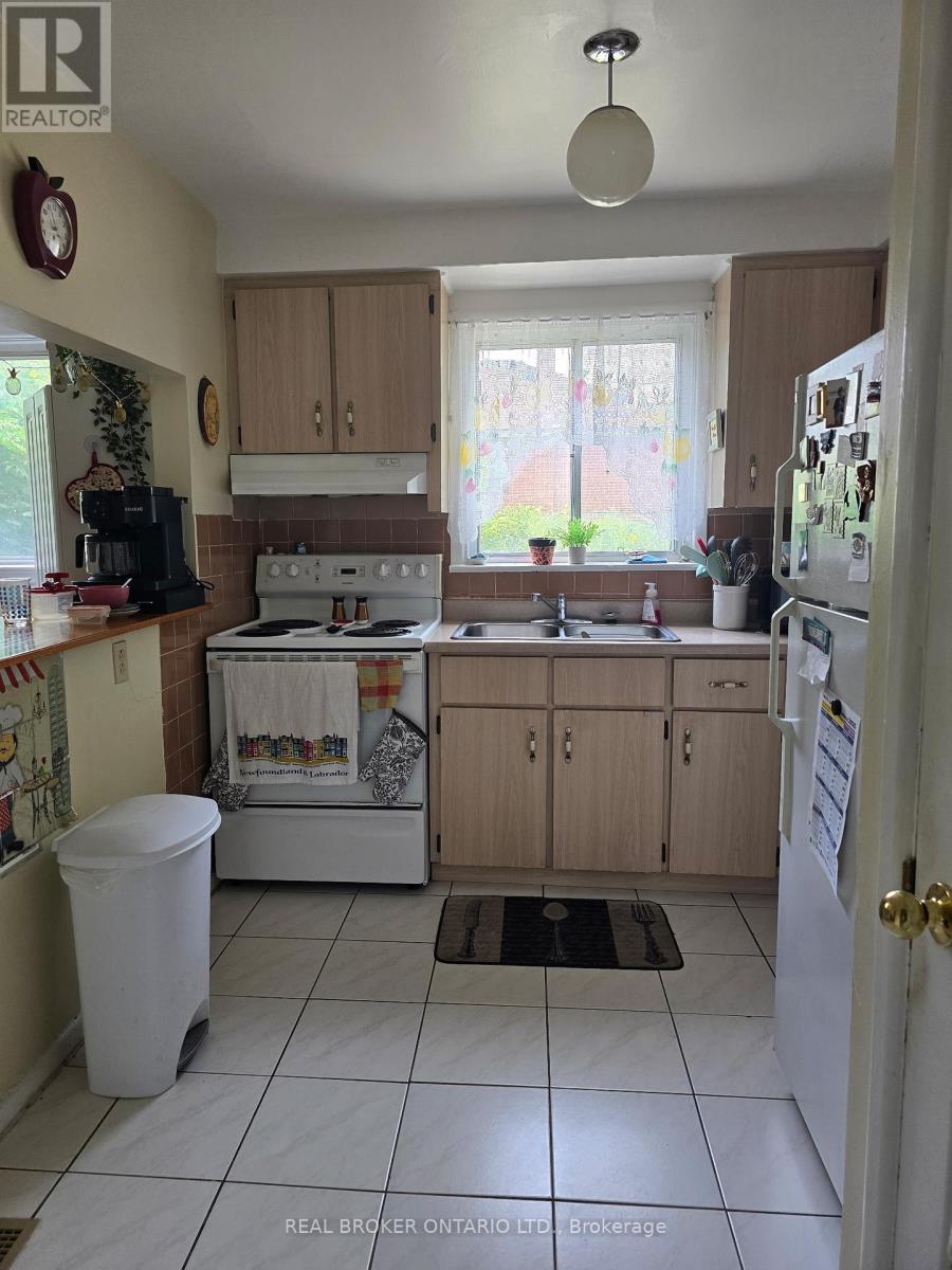 82 Minerva Avenue, Toronto, Ontario  M1M 1V5 - Photo 8 - E12597052