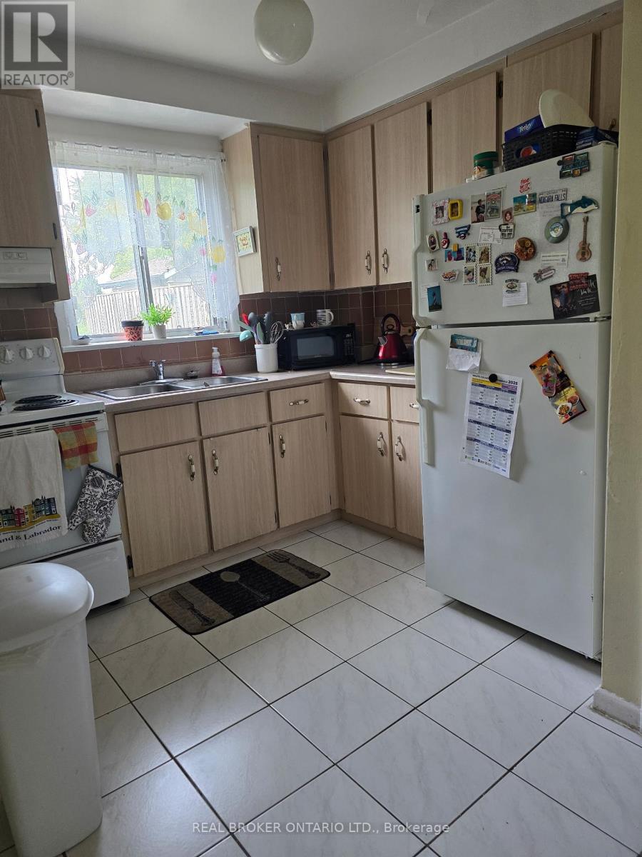 82 Minerva Avenue, Toronto, Ontario  M1M 1V5 - Photo 9 - E12597052