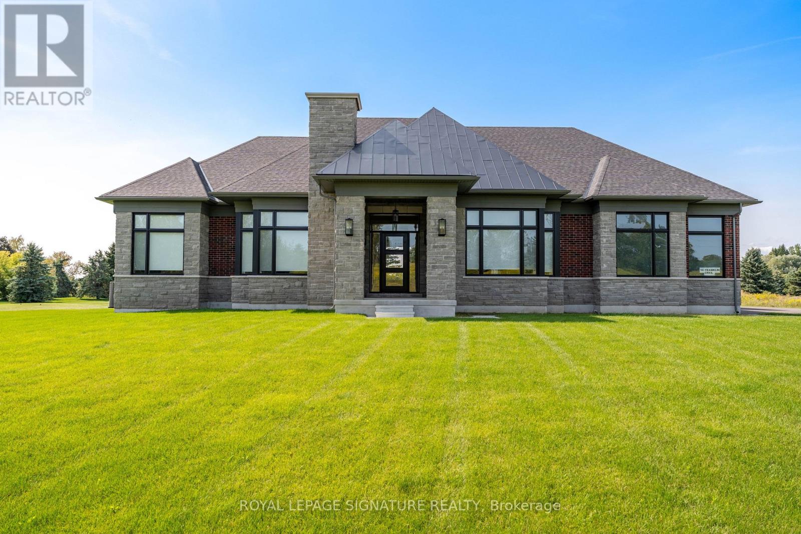 10 FRANKLIN CRESCENT, Whitby, Ontario