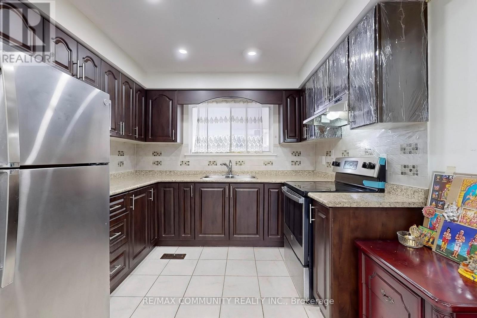 4 - 2451 Bridletowne Circle, Toronto, Ontario  M1W 2Y4 - Photo 7 - E12499578