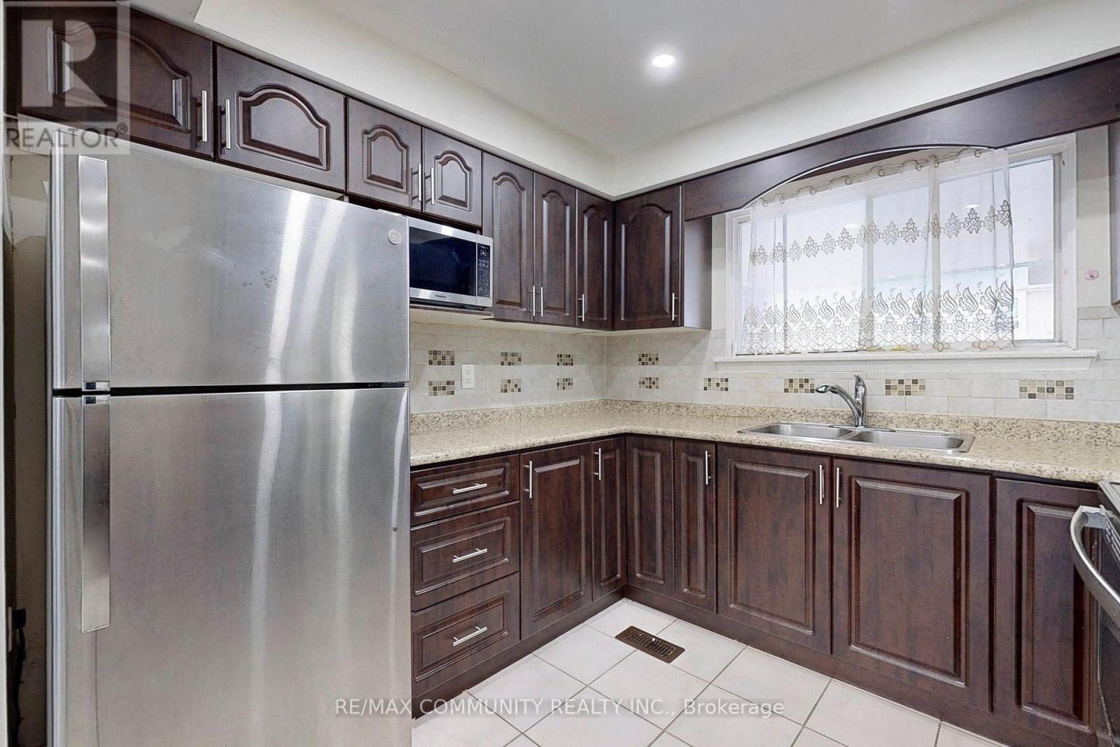 4 - 2451 Bridletowne Circle, Toronto, Ontario  M1W 2Y4 - Photo 8 - E12499578