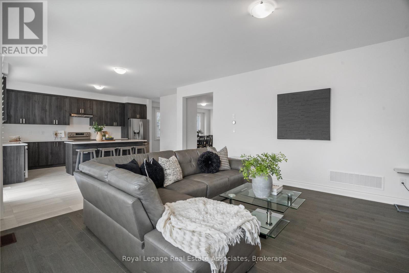 12 Emerald Street, Wasaga Beach, Ontario  L9Z 0K8 - Photo 8 - S12485678