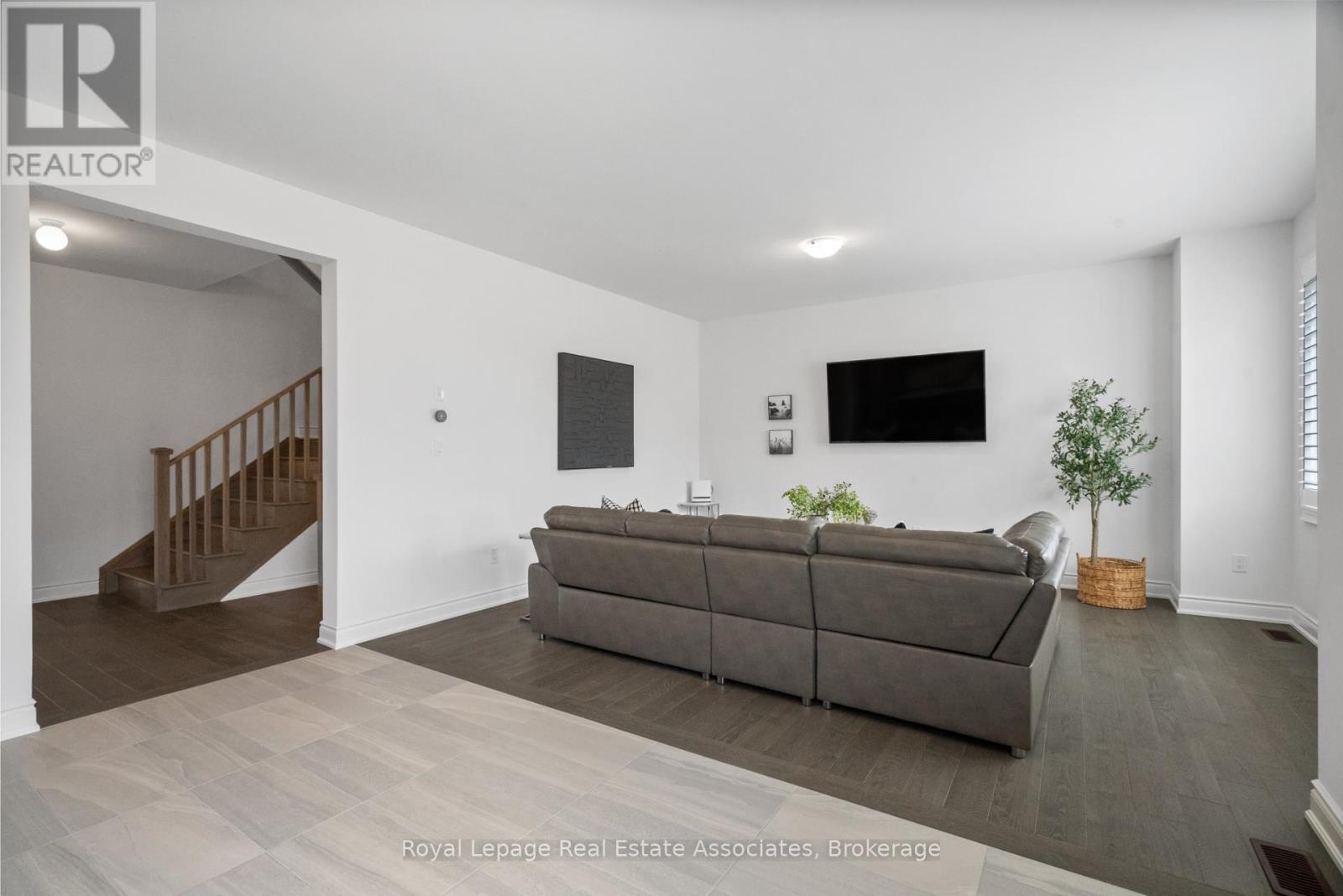 12 Emerald Street, Wasaga Beach, Ontario  L9Z 0K8 - Photo 6 - S12485678