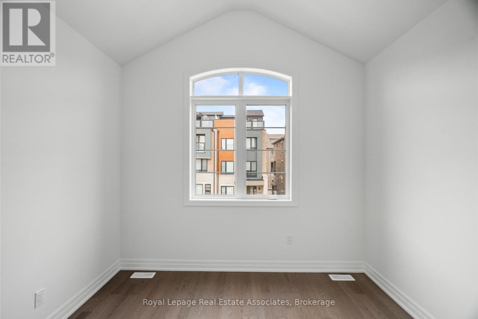 3142 Duggan Trail, Oakville, Ontario  L6H 7X1 - Photo 32 - W12362324