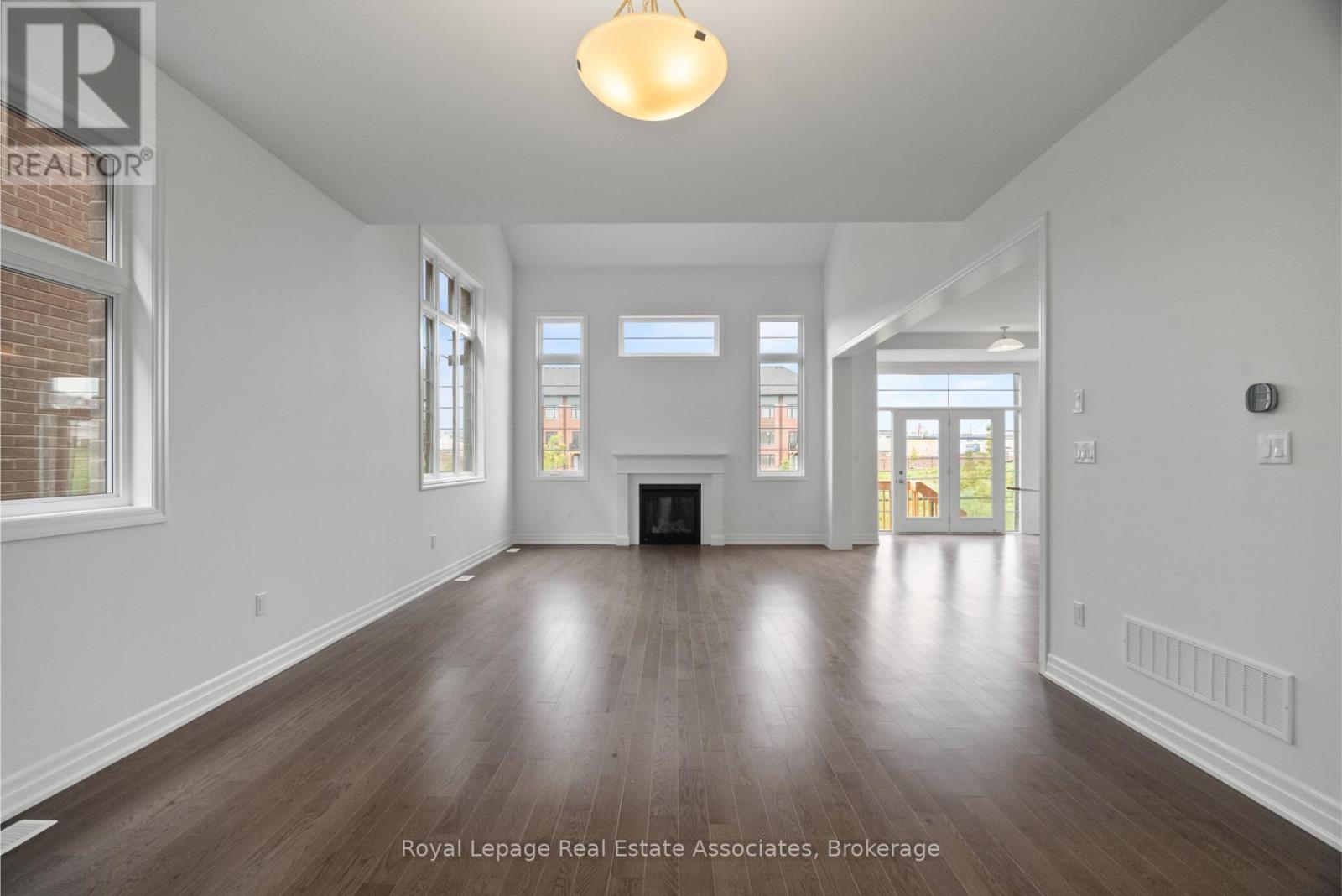 3142 Duggan Trail, Oakville, Ontario  L6H 7X1 - Photo 5 - W12362324