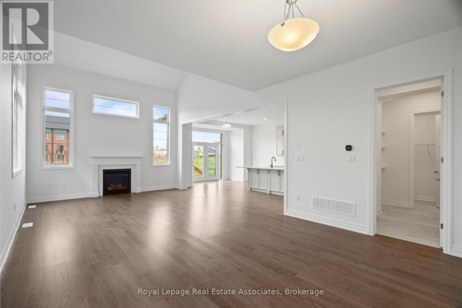 3142 Duggan Trail, Oakville, Ontario  L6H 7X1 - Photo 6 - W12362324