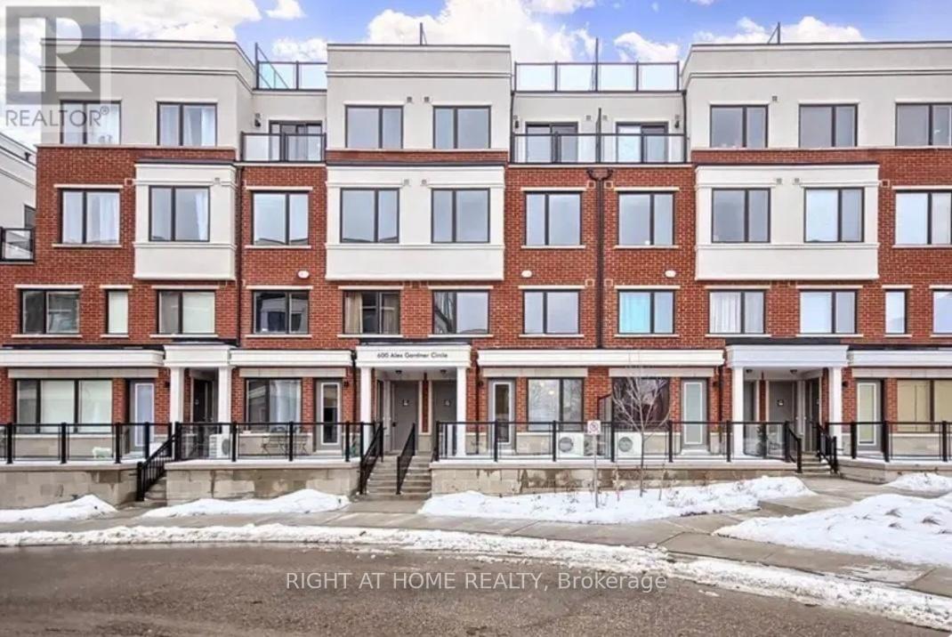 111 - 600 ALEX GARDNER CIRCLE, Aurora, Ontario