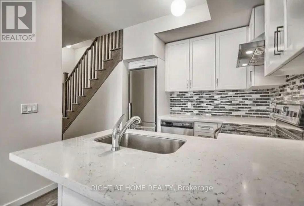 111 - 600 Alex Gardner Circle, Aurora, Ontario  L4G 3G5 - Photo 7 - N12596862