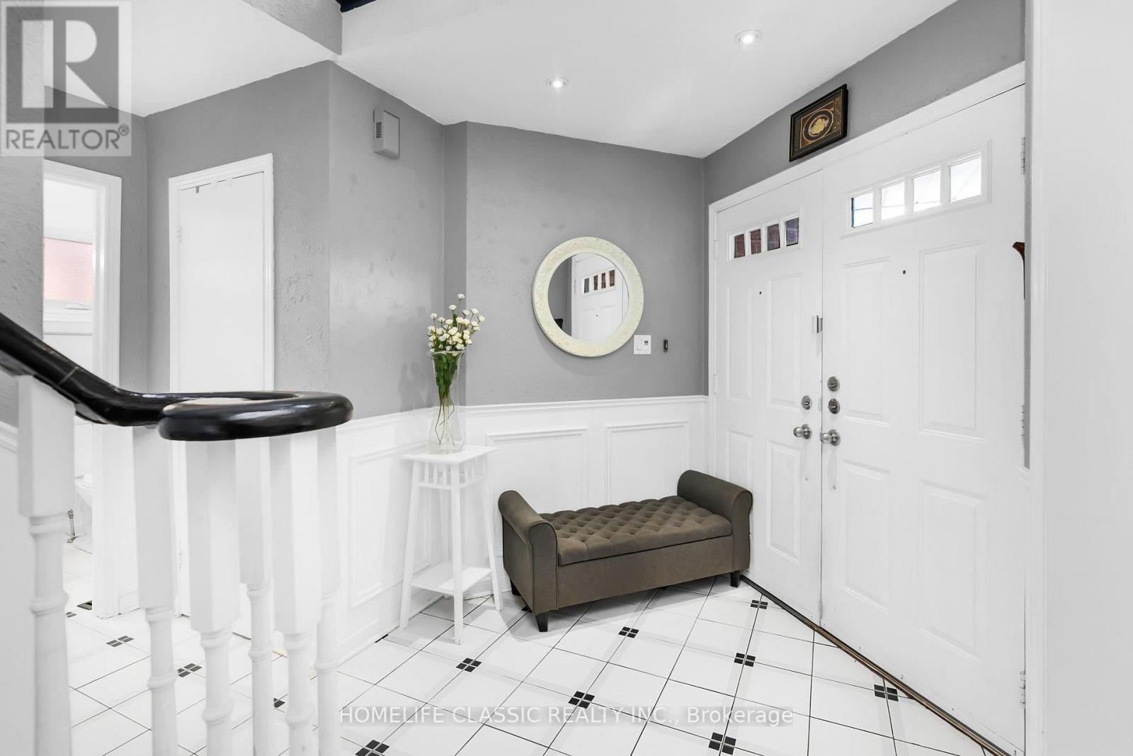 72 Gayla Street, Vaughan, Ontario  L4J 6G1 - Photo 4 - N12596872