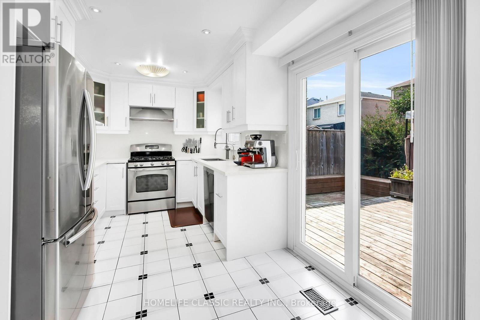 72 Gayla Street, Vaughan, Ontario  L4J 6G1 - Photo 9 - N12596872