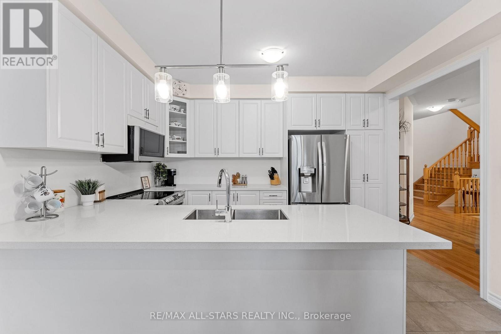 88 Connell Drive, Georgina, Ontario L4P 0K3 - Photo 4 - N12596990