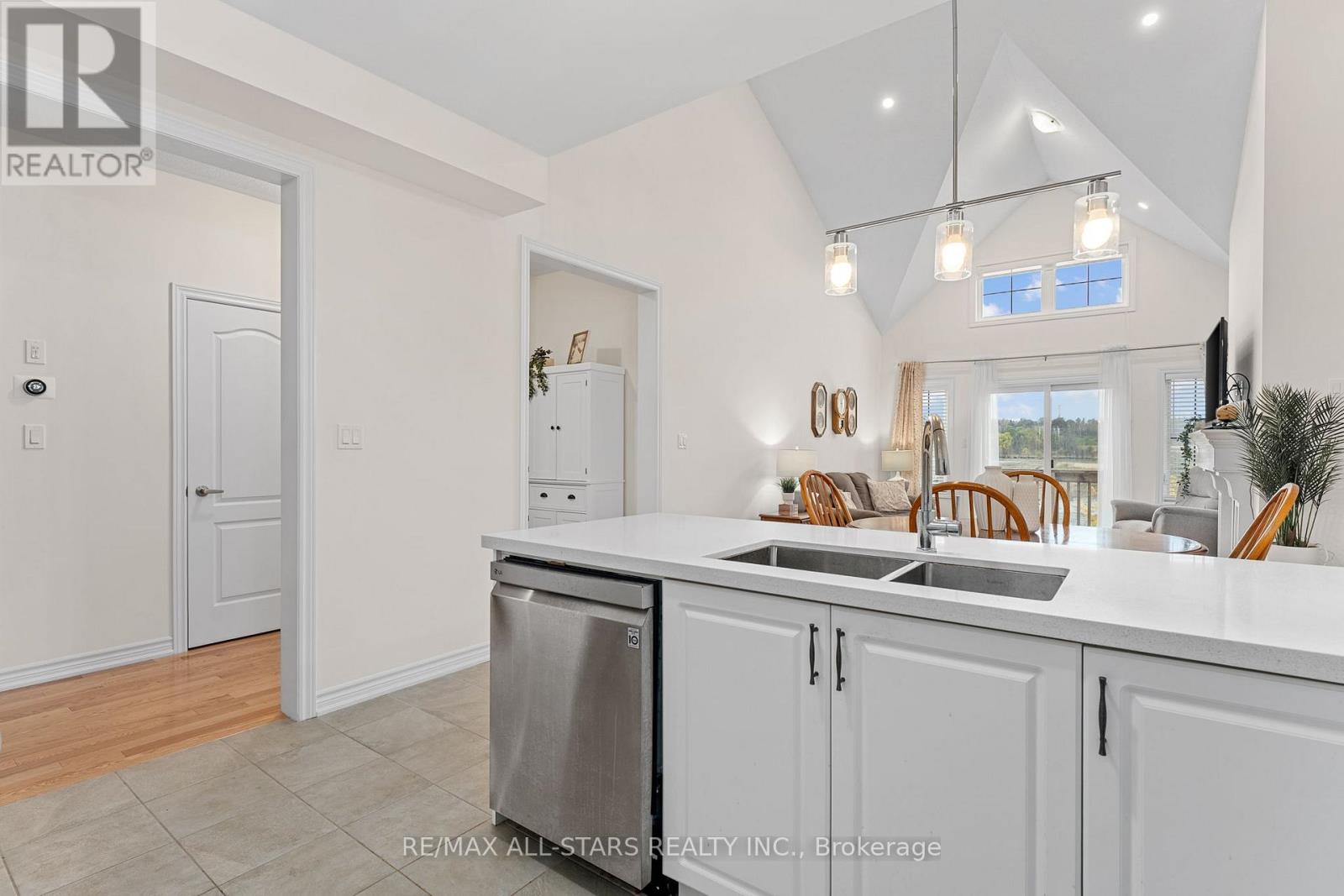 88 Connell Drive, Georgina, Ontario L4P 0K3 - Photo 7 - N12596990