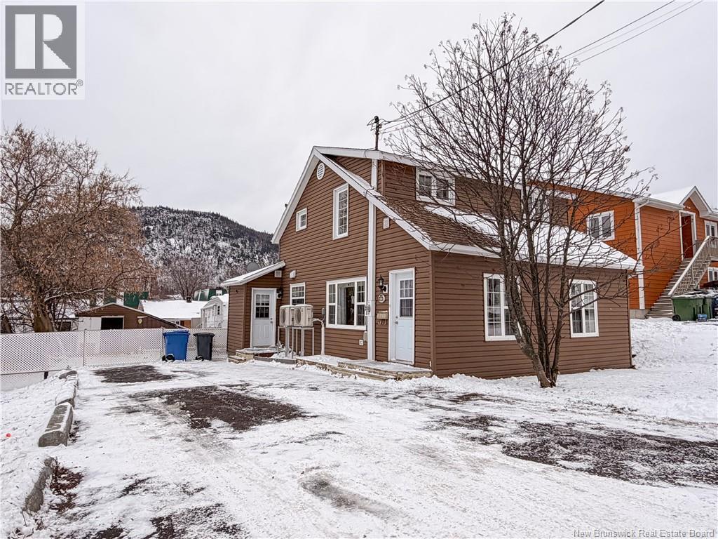 132 Lansdowne, Campbellton, New Brunswick  E3N 2M7 - Photo 1 - NB130896